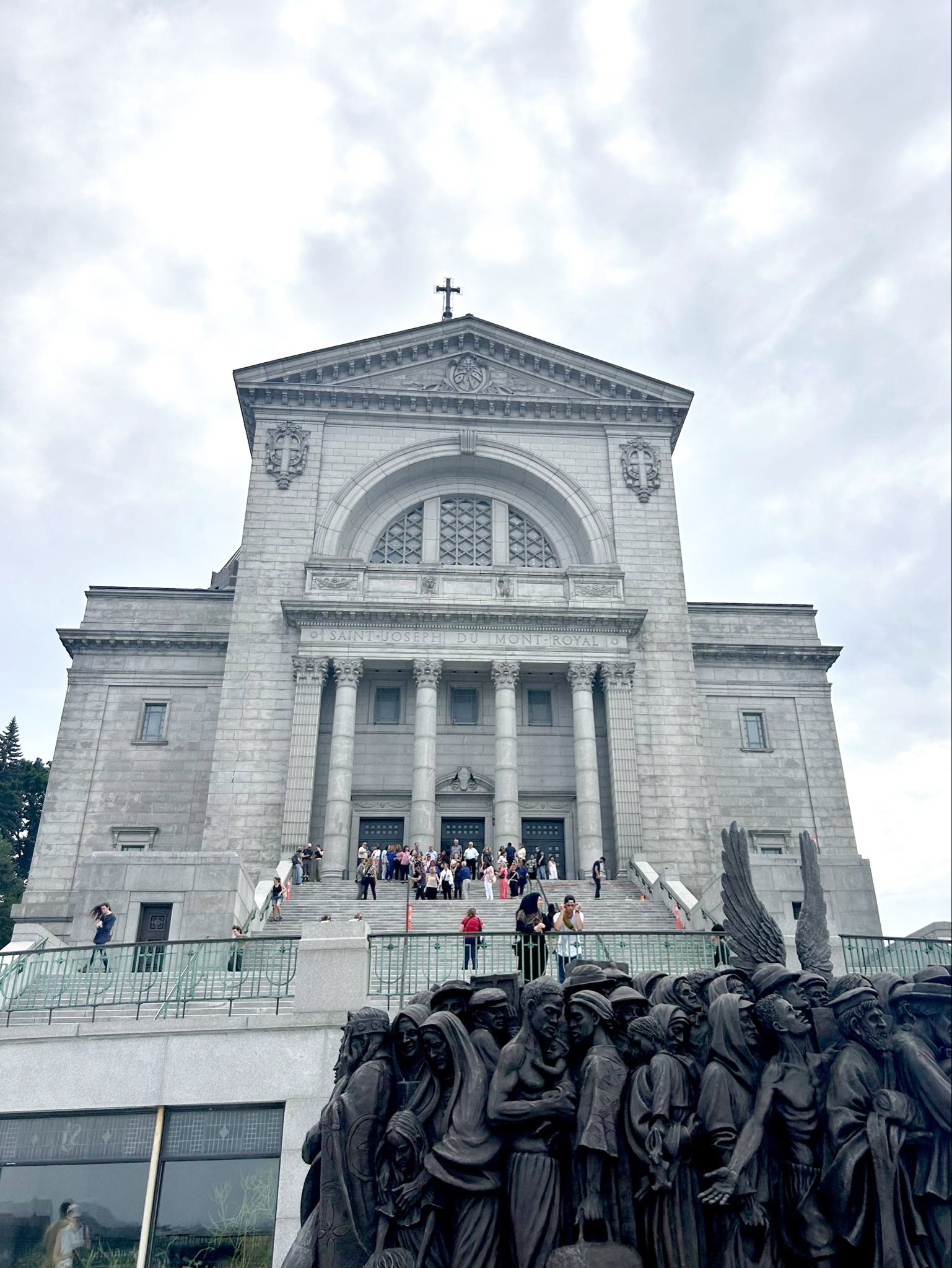 Heat wave July 24 Oratory Saint-Joseph During heat period, the Saint-Joseph oratory in Montreal offers a refreshing breeze thanks to its altitude potential heat wave our doors: